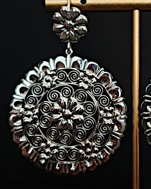 Medallón Antiguo — Oxidized Round Drop