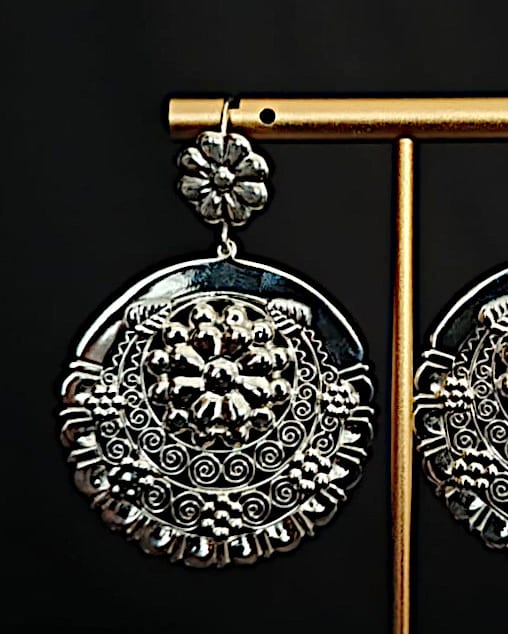 Medallón Racimo — Cluster Round Drop