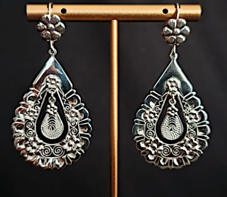 Lágrima Rocío — Teardrop with Inner Drop — 1